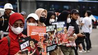 Aksi 1.000 Mawar untuk Timnas U-22 Peraih Medali Emas Sea Games 2023
