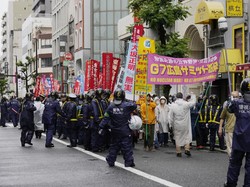 Aksi Ratusan Warga Jepang Tolak KTT G7