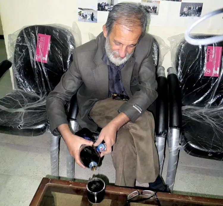 Aneh! Pria Ini Selama 17 Tahun Hidup dengan Minum Soda Saja