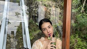Momen Seru Anya Geraldine Saat Menikmati Wine dan Dessert