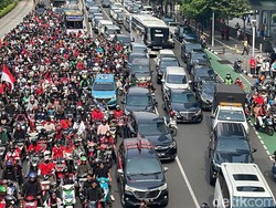 Lalin Sudirman dan Gatsu Macet Imbas Pawai Kontingen Juara SEA Games