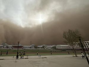 Ngeri! Badai Pasir Mengepung Kota Erenhot di China