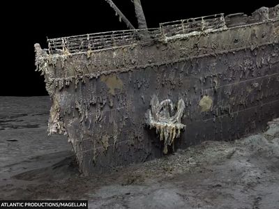 Penampakan Utuh Bangkai Kapal Titanic di Dasar Laut