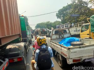 Solusi Dishub Surabaya Soal Truk Mogok yang Kerap Bikin Macet Surabaya Utara