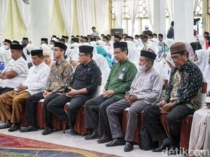 Jemaah Haji Asal Bone Dibagi Jadi 3 Kloter, Keberangkatan Perdana 30 Mei Jemaah Haji Asal Bone Dibagi Jadi 3 Kloter, Keberangkatan Perdana 30 Mei
