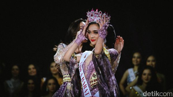 8 Foto Juara Puteri Indonesia 2023, Farhana Nariswari, Dokter Mojang Bandung