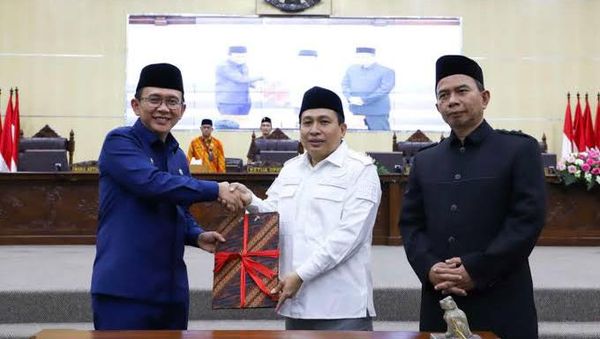 Fraksi PKS Ngotot Usulkan Pj Bupati Bekasi Dani Ramdan Fraksi PKS Ngotot Usulkan Pj Bupati Bekasi Dani Ramdan