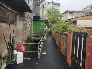 Segini Harga Toyota Land Cruiser yang Pemiliknya Tinggal di Gang Sempit