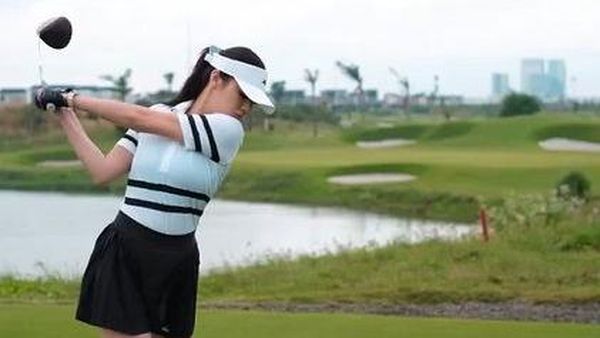 7 Gaya Sporty Gege Elisa Main Golf