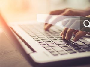 Pura-pura Bekerja Pakai Keyboard Palsu, Lusinan Bankir Dipecat Pura-pura Bekerja Pakai Keyboard Palsu, Lusinan Bankir Dipecat