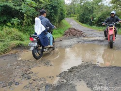 Lewati Neraka Dulu Jika Ingin ke Rumah Surga Abah Jajang