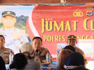 Pedagang di Labuan Bajo Curhat Pasar dan MCK Kotor ke Kapolres