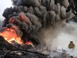 4 Fakta Berjam-jam Pemadaman Pabrik Plastik di Kalideres Kebakaran