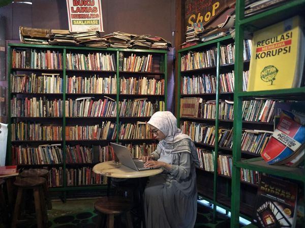 Kedai Kopi Berkonsep Ruang Baca di Solo