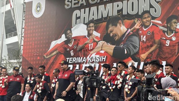 Kirab Juara Timnas Indonesia U-22, usai SEA Games 2023, pada saat Skuad Garuda sudah tiba di SU GBK.