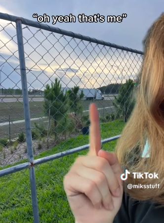 Bertemu Pelanggan Unik, Pengantar Makanan Ini Hampir Kena Orderan Fiktif