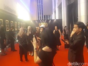 Megah! Baladewa-Baladewi Tampil Elegan Nonton Konser Dewa 19 di Surabaya Megah! Baladewa-Baladewi Tampil Elegan Nonton Konser Dewa 19 di Surabaya