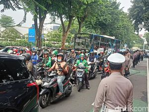 Lalin Depan Kemenpora Macet Jelang Arak-arakan Timnas U-22