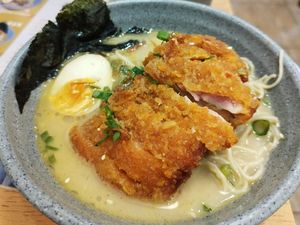 Lokasinya Ngumpet di Dalam Gang, 4 Ramen Ini Dipuji Kelezatannya