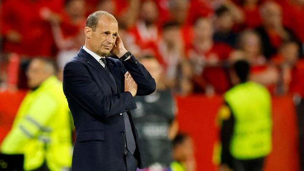 SEVILLE, SPAIN - MAY 18: head coach Massimiliano Allegri of Juventus looks on during the UEFA Europa League semi-final second leg match between Sevilla FC and Juventus at Estadio Ramon Sanchez Pizjuan on May 18, 2023 in Seville, Spain. (Photo by Manuel Reino Berenguik/DeFodi Images via Getty Images)