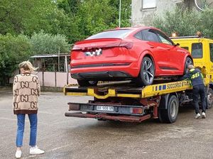 Mobil Adik Valentino Rossi Hampir Jadi Korban Banjir Italia, Ngungsi Pakai Towing