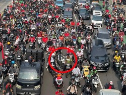 Keriuhan Pawai Atlet SEA Games sampai Motor Ditinggal di Tengah Jalan