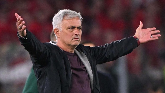AS Roma lolos ke final Liga Europa 2022/2023 yang sekaligus jadi final keenam Jose Mourinho di kompetisi Eropa. Bisakah The Special One juara lagi?