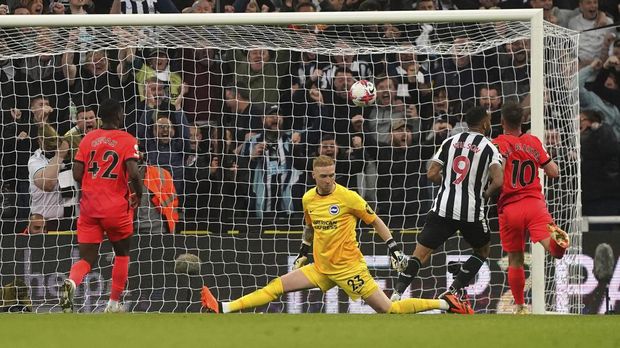 Newcastle United's Callum Wilson, second right, scores during the English Premier League soccer match between Brighton and Hove Albion and Newcastle United at St. James' Park, Newcastle, England, Thursday May 18, 2023. (Owen Humphreys/PA via AP)