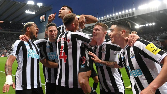 NEWCASTLE UPON TYNE, ENGLAND - MAY 18: Bruno Guimaraes of Newcastle (c) celebrates with team mates after scoring the fourth goal during the Premier League match between Newcastle United and Brighton & Hove Albion at St. James Park on May 18, 2023 in Newcastle upon Tyne, England. (Photo by Stu Forster/Getty Images)
