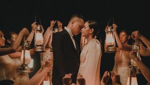 7 Foto Pemotretan Nicholas Saputra & Adinia Wirasti, Mesra Bak Prewedding