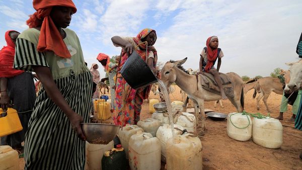 Perjuangan Warga Sudan Mencari Air Bersih di Pengungsian