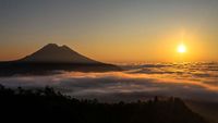 Pesona Matahari Terbit di Kintamani Bali