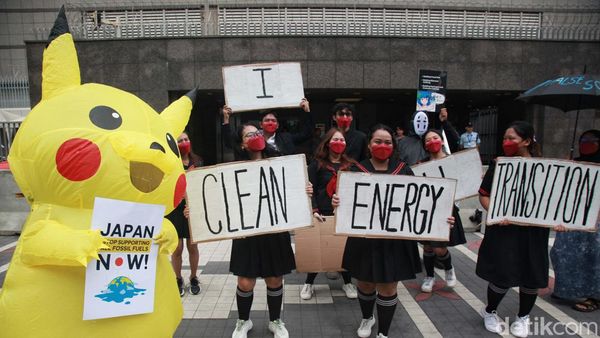 Ada Pikachu Demo di Kedubes Jepang Minta Setop Danai Energi Fosil