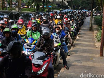 Potret Kemacetan Imbas Pawai Timnas U-22 dan Juara SEA Games 2023