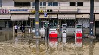 Potret SPBU Hingga Toko di Italia Terendam Banjir