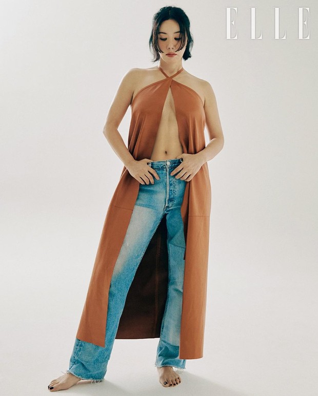 Potret Uhm Jung Hwa dalam pemotretan bersama ELLE Korea/ Foto: instagram.com/ellekorea Potret Uhm Jung Hwa dalam pemotretan bersama ELLE Korea