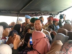 Prabowo ke Pekalongan Siang Ini, Emak-emak Berebut Salaman