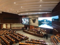 Buka Paripurna RAPBN 2024, Puan Apresiasi Kontingen Indonesia di SEA Games