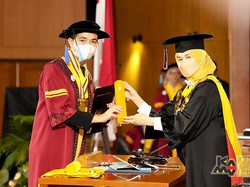 Cerita Rohman: Orang Pertama di Keluarga yang Berkuliah & Wisudawan Terbaik Unpad