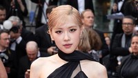 7 Gaya Rose BLACKPINK di Festival Film Cannes, Pakai Poni Bikin Pangling