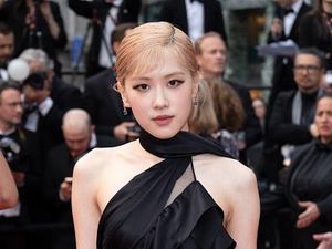 7 Gaya Rose BLACKPINK di Festival Film Cannes, Pakai Poni Bikin Pangling