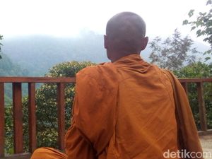Kala Para Biksu Thailand Healing di Lembah Gunung Ciremai Kala Para Biksu Thailand Healing di Lembah Gunung Ciremai
