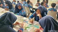 Potret Murid-murid MTs Workshop Bikin Kerajinan dari Limbah Pukat