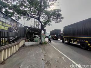 Cerita Biker Hadapi Kemacetan Parah Surabaya Utara: Ngalah dan Menepi Cerita Biker Hadapi Kemacetan Parah Surabaya Utara: Ngalah dan Menepi