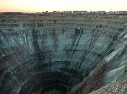 Wow! Kuadriliun Ton Berlian Terkubur Jauh di Dalam Bumi