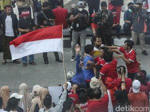 Teatrikal Final SEA Games Indonesia Vs Thailand Curi Perhatian di Bundaran HI Teatrikal Final SEA Games Indonesia Vs Thailand Curi Perhatian di Bundaran HI