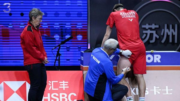 Foto Viktor Axelsen Cedera Saat Denmark Disingkirkan Malaysia