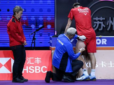 Foto Viktor Axelsen Cedera Saat Denmark Disingkirkan Malaysia