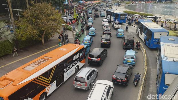 Warga kumpul di Bundaran HI sambut arak-arakan Timnas U-22.