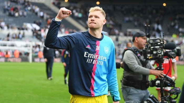 NEWCASTLE UPON TYNE, ENGLAND - MAY 07: Aaron Ramsdale of Arsenal celebrates victory following the Premier League match between Newcastle United and Arsenal FC at St. James Park on May 07, 2023 in Newcastle upon Tyne, England. (Photo by Stuart MacFarlane/Arsenal FC via Getty Images)